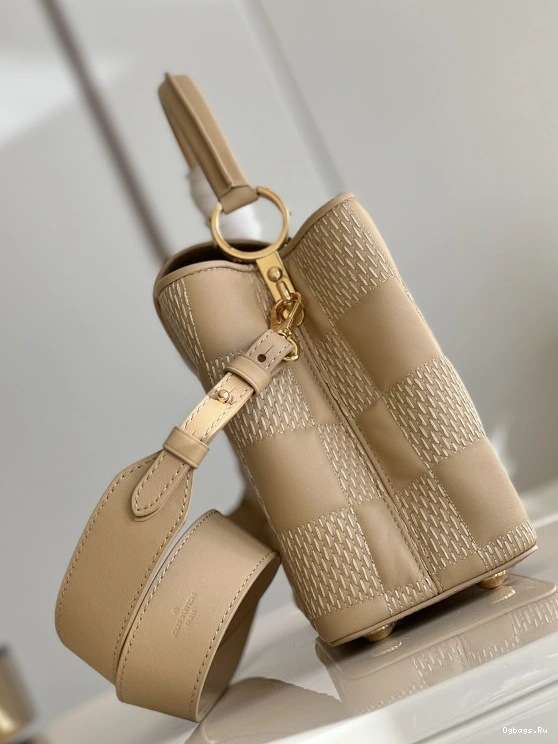VUITTON MM CAPUCINES LOUIS 0901